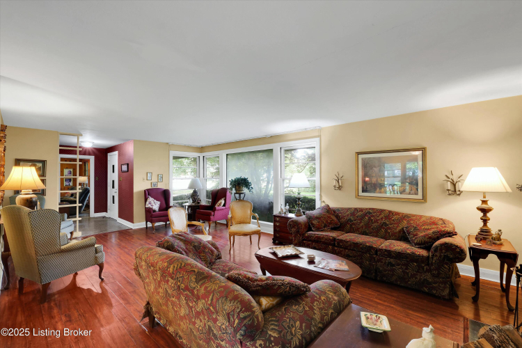 Listing Image 8