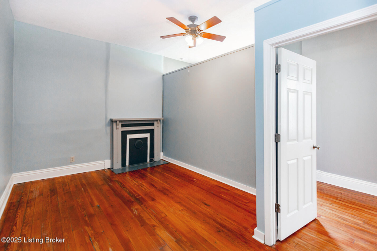 Listing Image 14