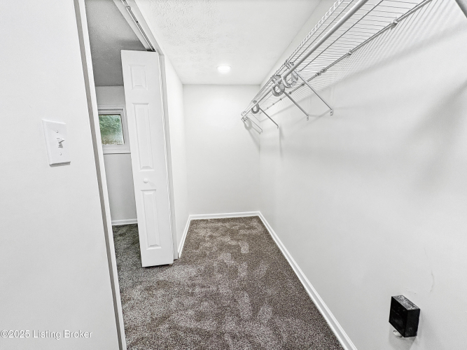 Listing Image 24