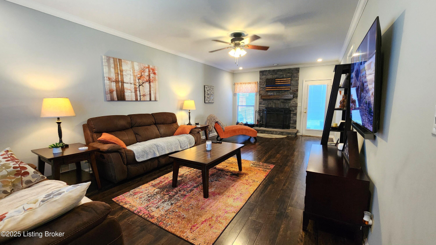 Listing Image 11