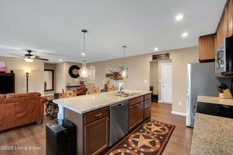 Listing Image 14