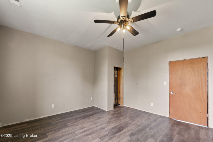 Listing Image 90