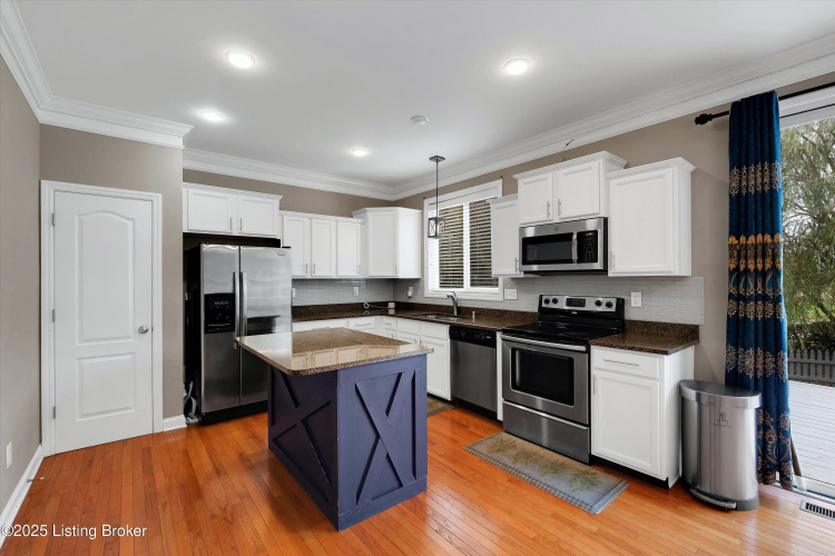 Listing Image 10
