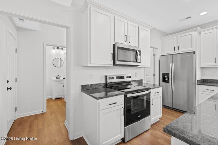 Listing Image 17
