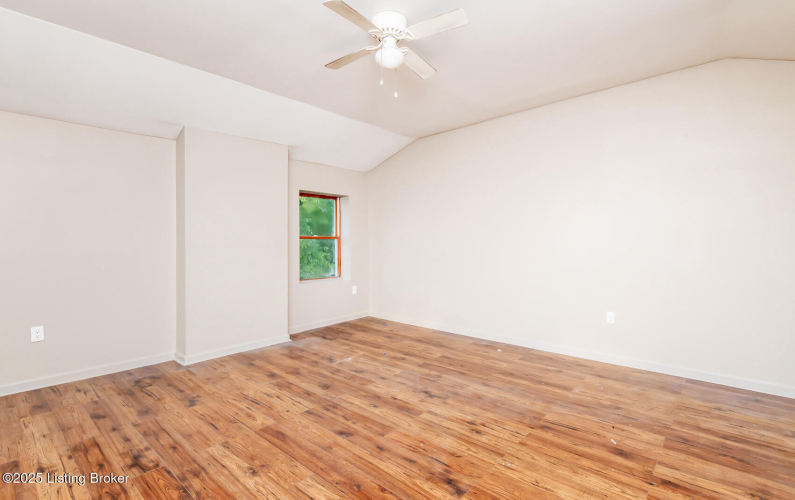 Listing Image 24