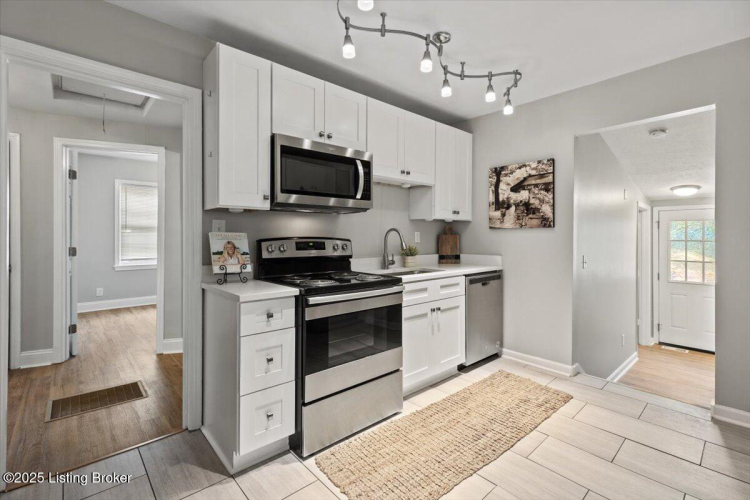 Listing Image 10