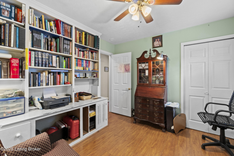 Listing Image 12