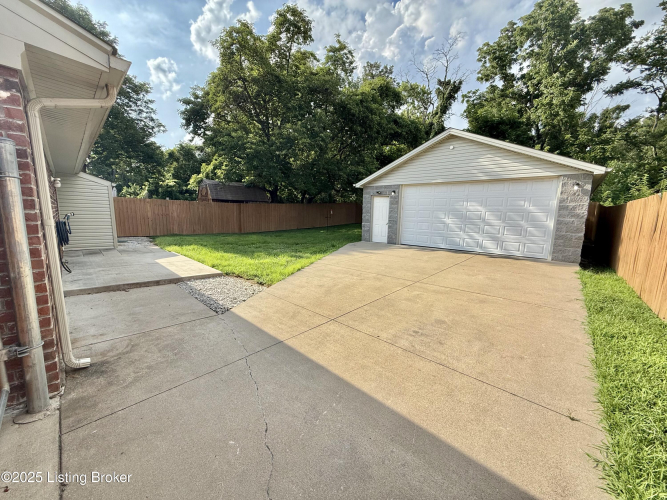 Listing Image 28