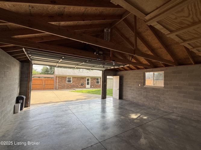 Listing Image 32
