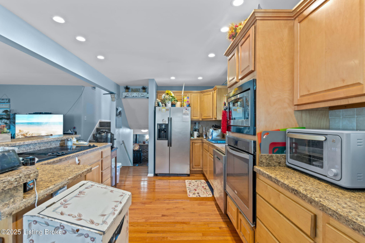 Listing Image 12