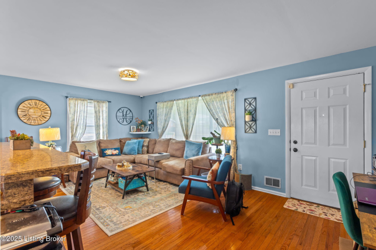 Listing Image 6
