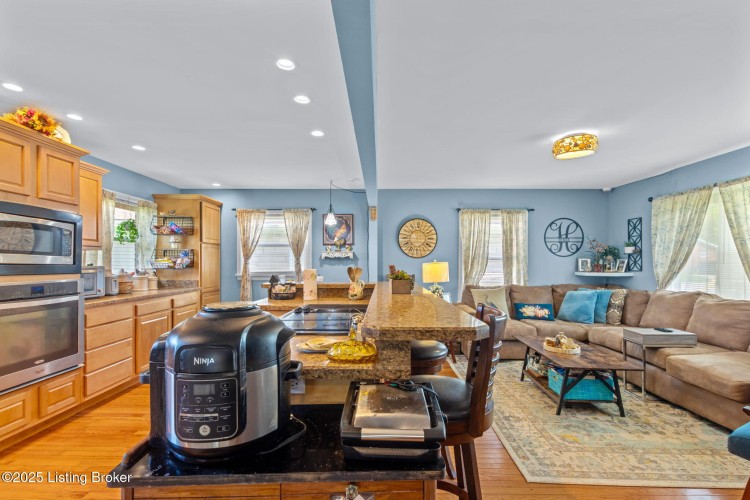 Listing Image 8