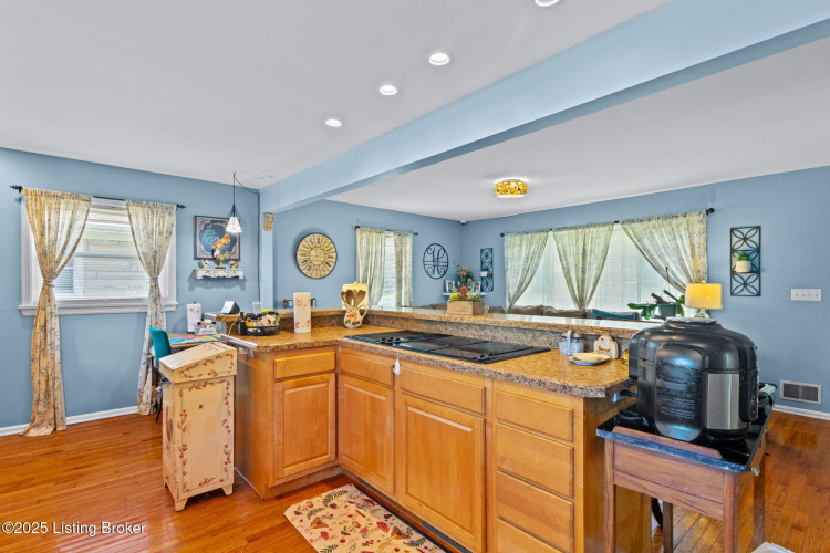 Listing Image 9
