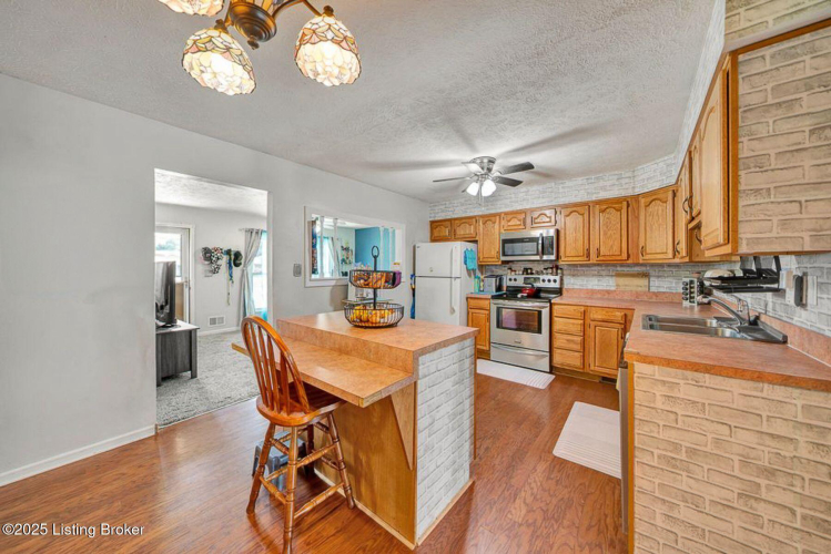 Listing Image 11