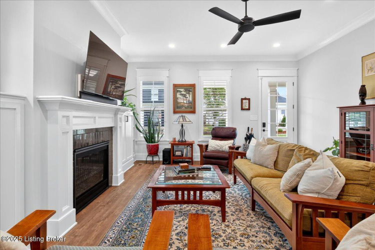 Listing Image 7