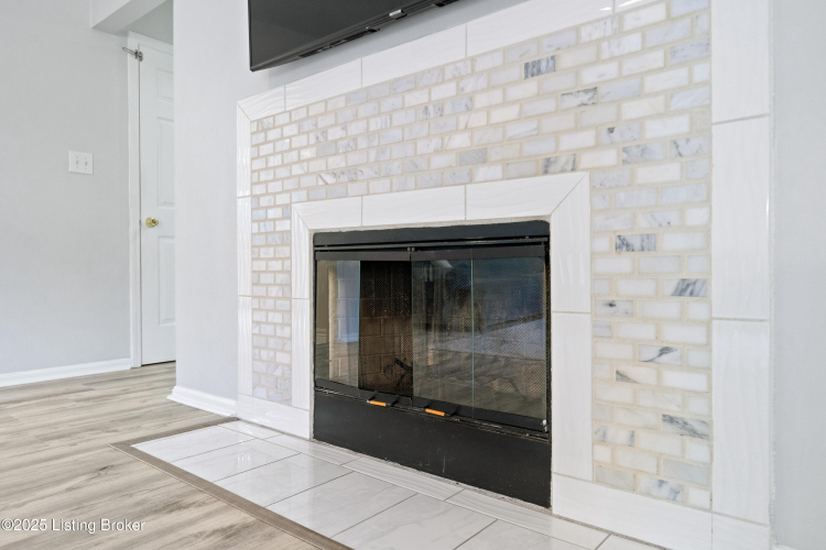 Listing Image 17