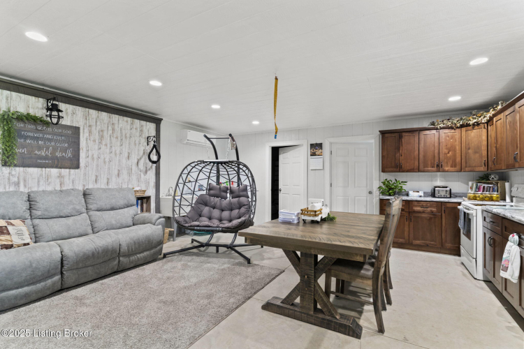 Listing Image 73