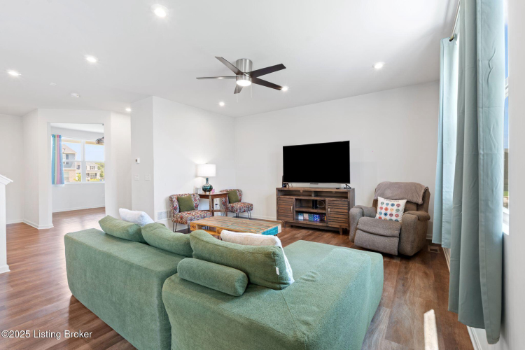 Listing Image 14