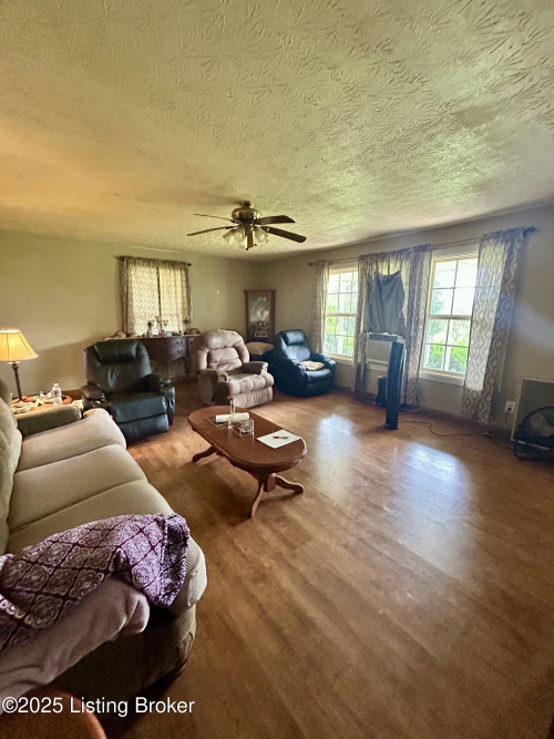 Listing Image 17