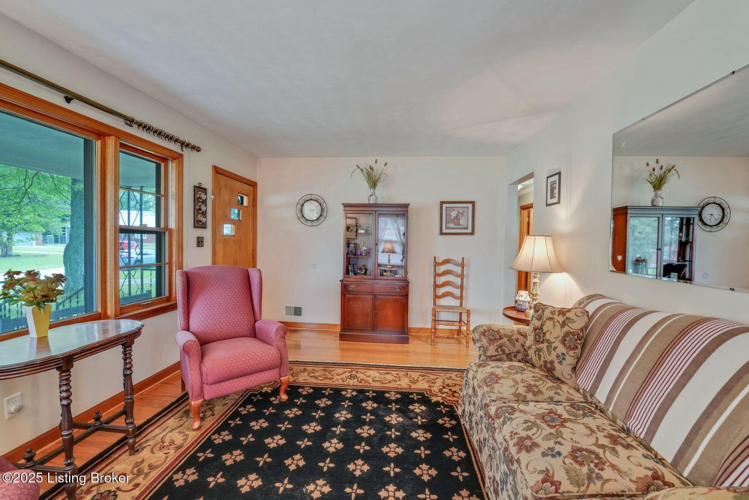 Listing Image 6