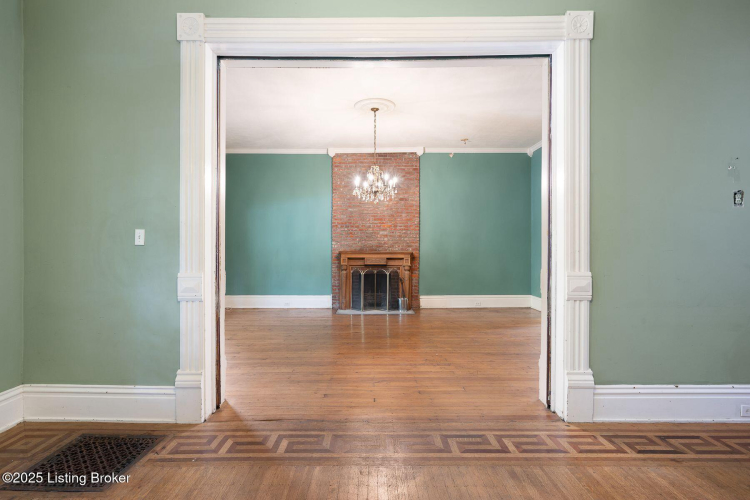 Listing Image 17