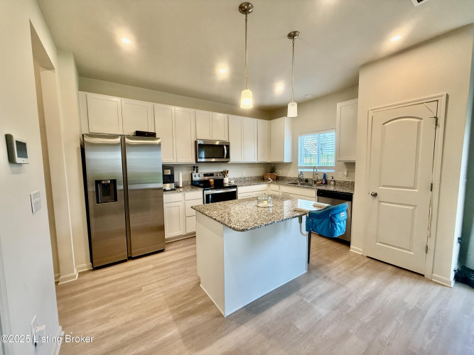 Listing Image 9