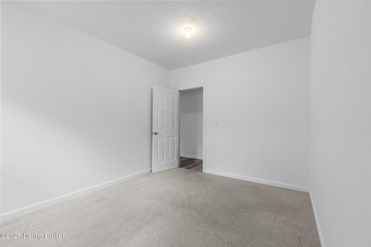 Listing Image 28