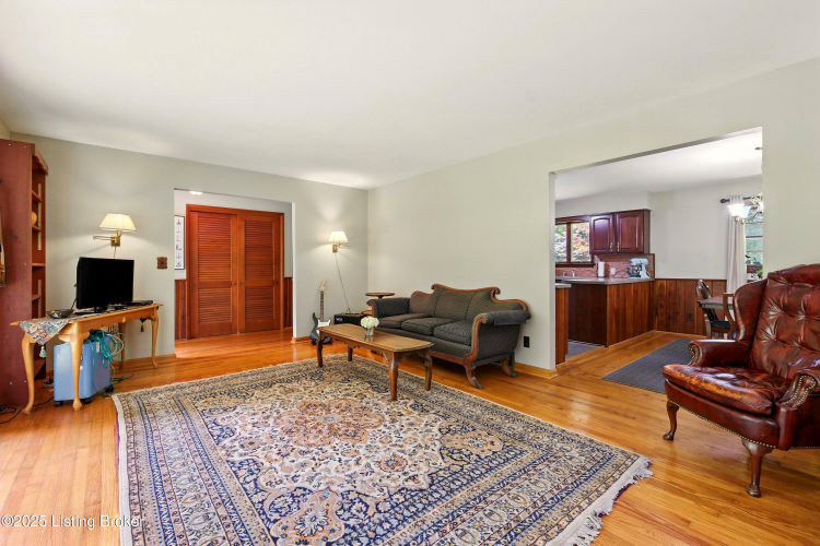 Listing Image 6