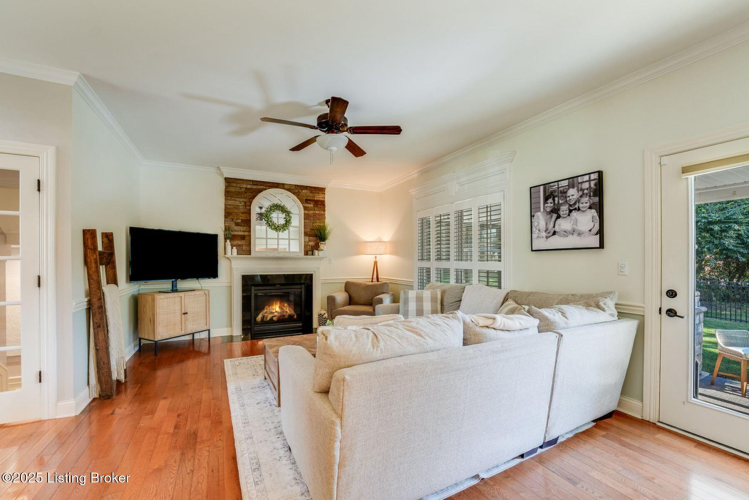 Listing Image 11