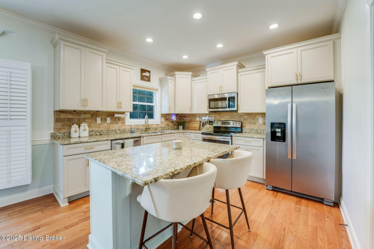 Listing Image 15