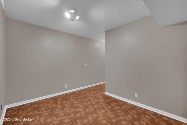 Listing Image 71