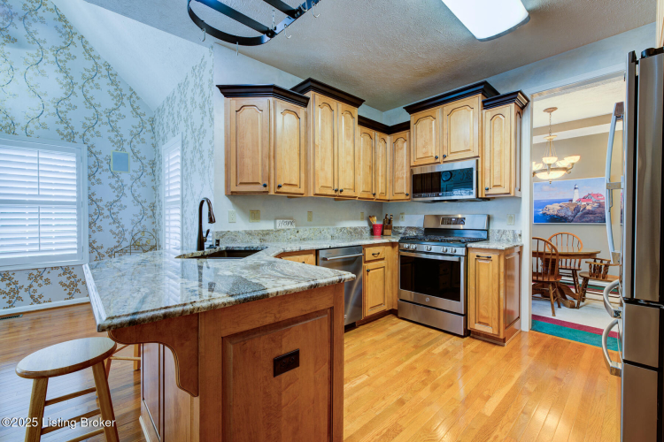 Listing Image 12