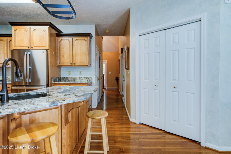 Listing Image 17