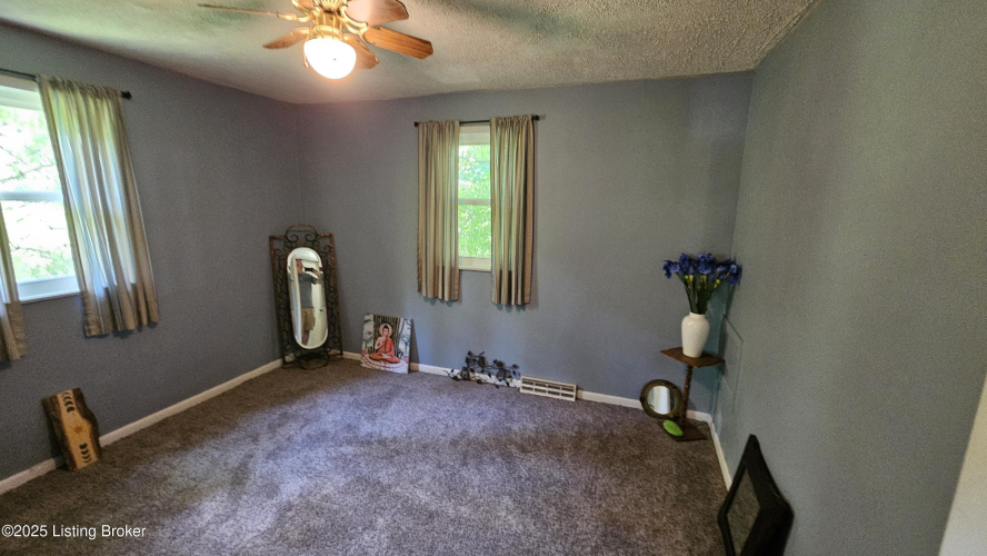Listing Image 44