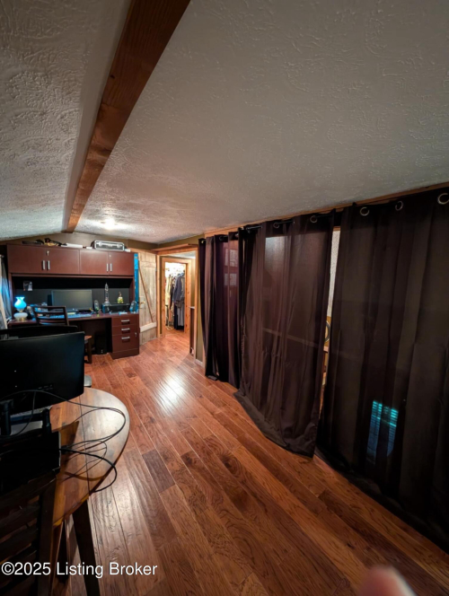 Listing Image 37