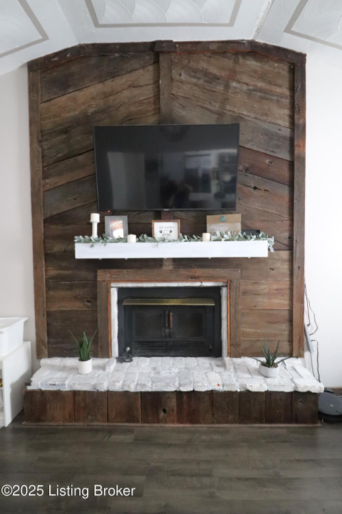 Listing Image 10