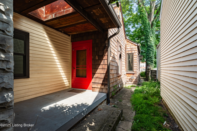 Listing Image 10
