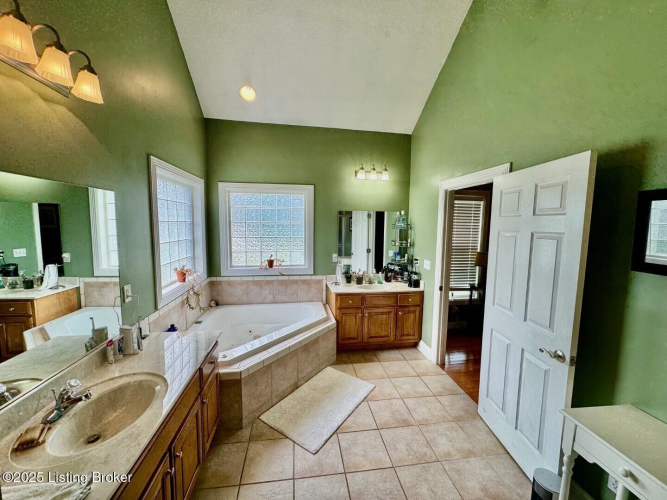 Listing Image 18