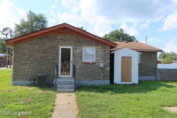 Listing Image 4