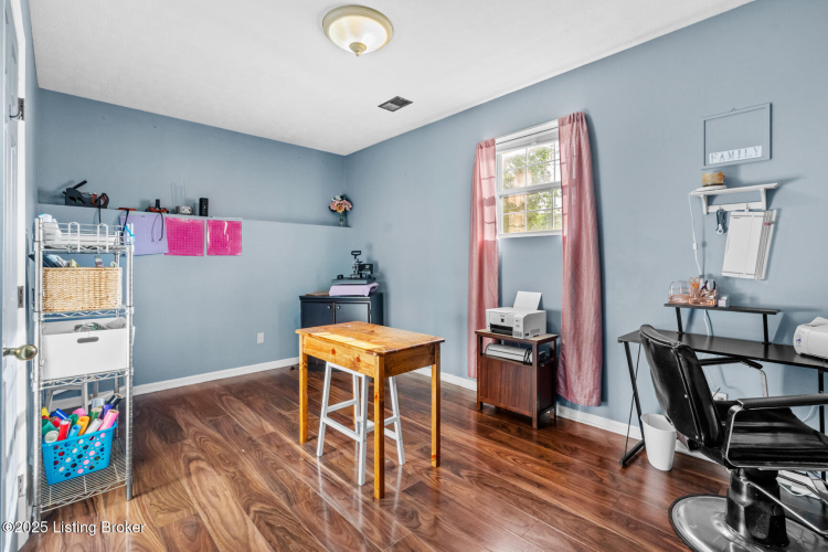 Listing Image 19