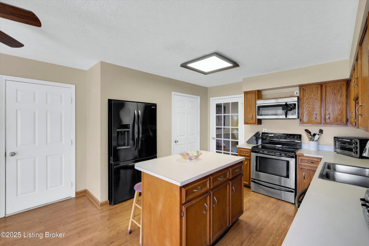 Listing Image 19