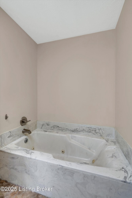 Listing Image 26