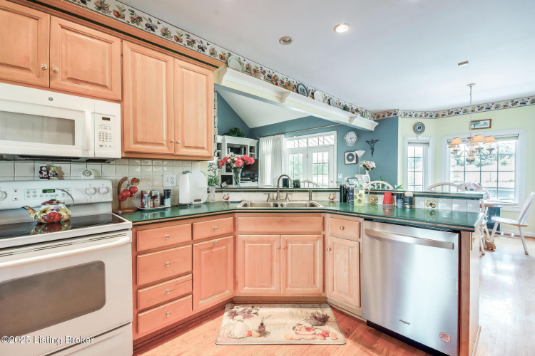 Listing Image 19
