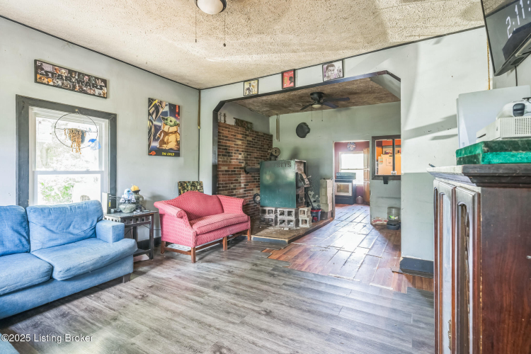 Listing Image 6