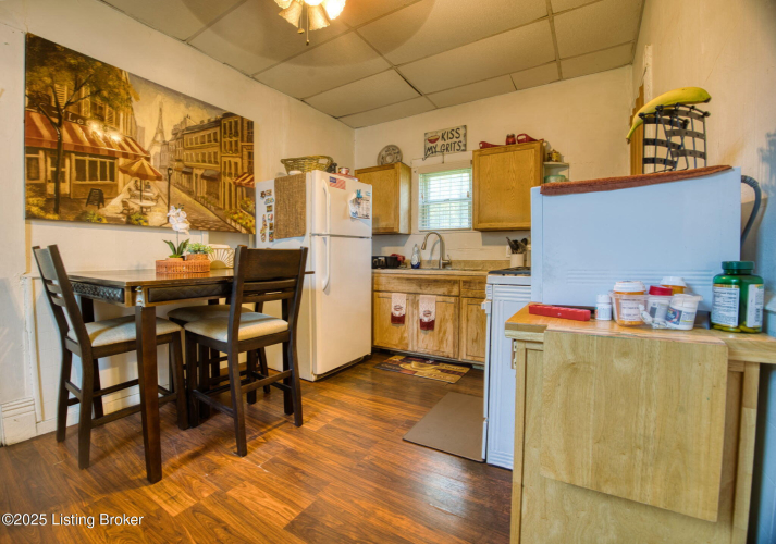 Listing Image 10