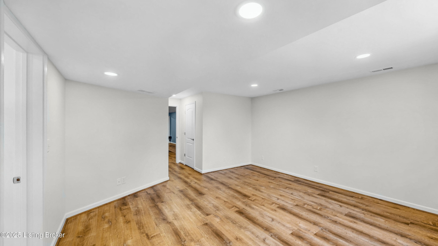 Listing Image 37