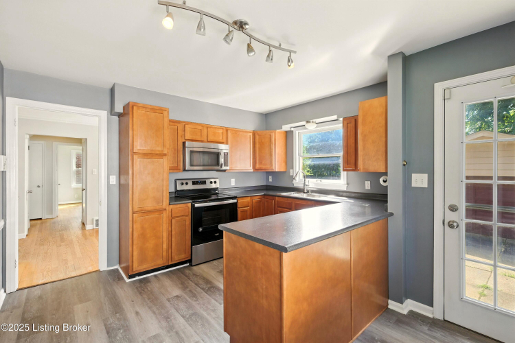 Listing Image 13