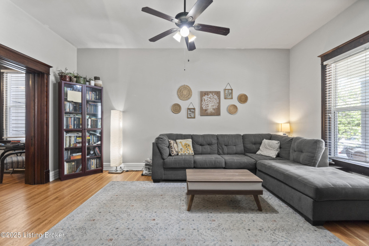 Listing Image 9