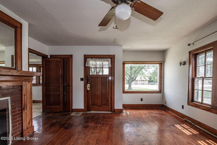 Listing Image 17
