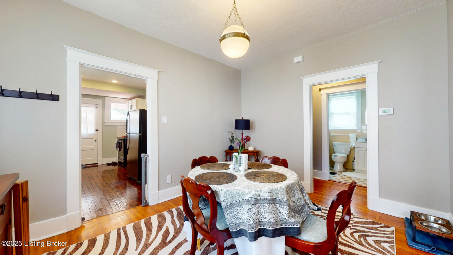 Listing Image 11